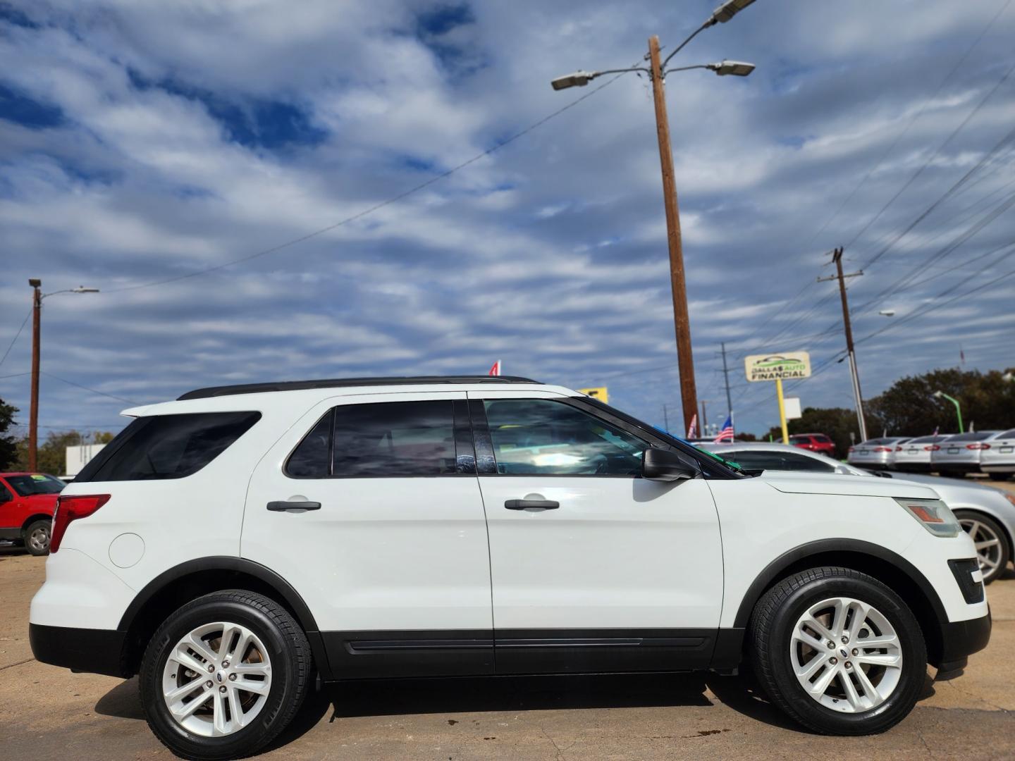 2016 Ford Explorer (1FM5K8B82GG) with an 3.5L V6 DOHC 24V engine, 6-Speed Automatic transmission, located at 2660 S.Garland Avenue, Garland, TX, 75041, (469) 298-3118, 32.885551, -96.655602 - Welcome to DallasAutos4Less, one of the Premier BUY HERE PAY HERE Dealers in the North Dallas Area. We specialize in financing to people with NO CREDIT or BAD CREDIT. We need proof of income, proof of residence, and a ID. Come buy your new car from us today!! This is a Super Clean 2016 FORD EXPLO - Photo#2